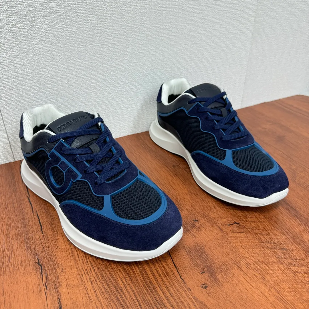 [Ferragamo] Top P: 720💰 Size: 39~44 (38 45 custom-made, non-returnable) Ferragam/Ferragamo Cancini buckle men's low-top casual shoes Spring and summer official website synchronized new thick-soled versatile sports shoes for men This urban-style casual shoe boldly combines a variety of fabrics, cleverly using high-tech mesh fabrics and smooth leather to create a unique high-end look, with side dropouts Cancini buckle, padded collar and tongue, and eye-catching lightweight rubber sole make the design even more sophisticated! The perfect blend of style and comfort. , the shoe body is outlined with exquisite lines, embellished with iconic elements, and equipped with comfortable sole technology to boost your pace. Whether you are walking on the street or exercising, you can show your extraordinary charm. .